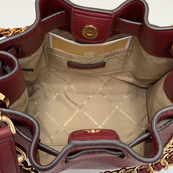 MICHAEL KORS MINA Small Belted
Chain Crossbody bag DARK CHERRY
COLOR - Picture 12 of 16